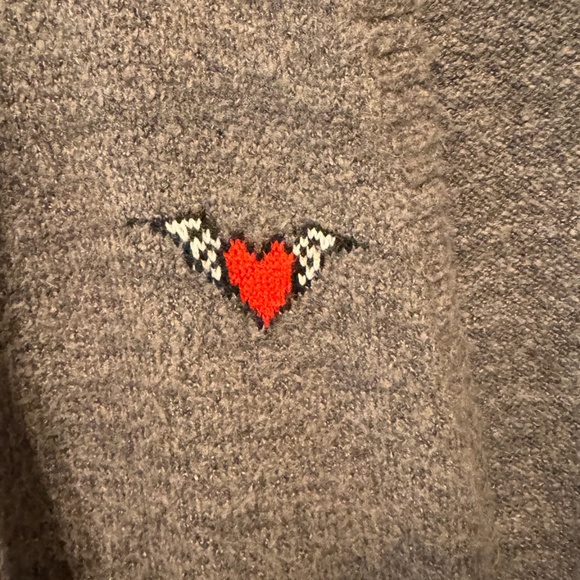 🖤🧵 Cozy-cool with attitude! Cardigan with skull & roses graphics ☠️ 🌹 - Picture 11 of 14